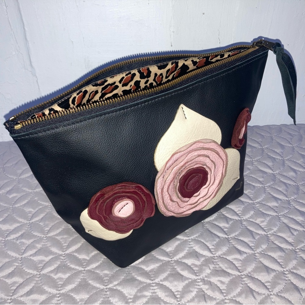 Rail three ranch leather zip Pouch/cosmetic/clutch detailed leather flower